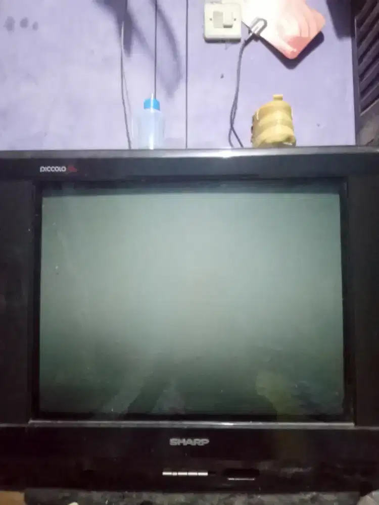 Jual tv 21 inch Merk Sharp + stb harga Rp 800 bisa nego