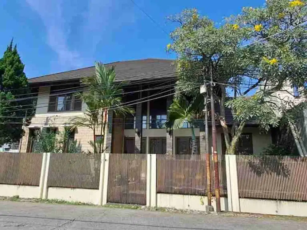 Disewakan Rumah Luas dan Besar Di Turangga Buahbatu Siap Huni cocok untuk kantor dan rumah tinggal