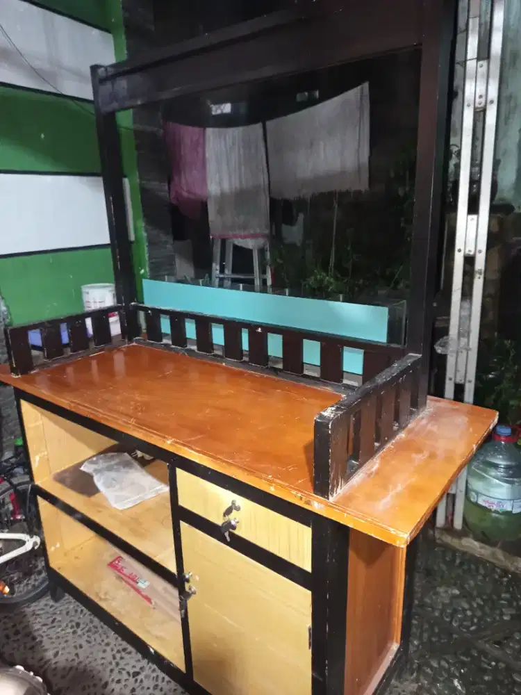 Booth Meja Kayu