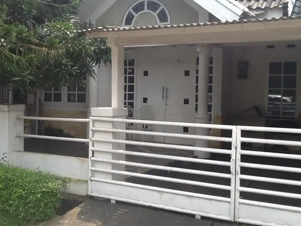 Disewakan Rumah Baru Renov Cluster Kuricang Bintaro Jaya sek 3