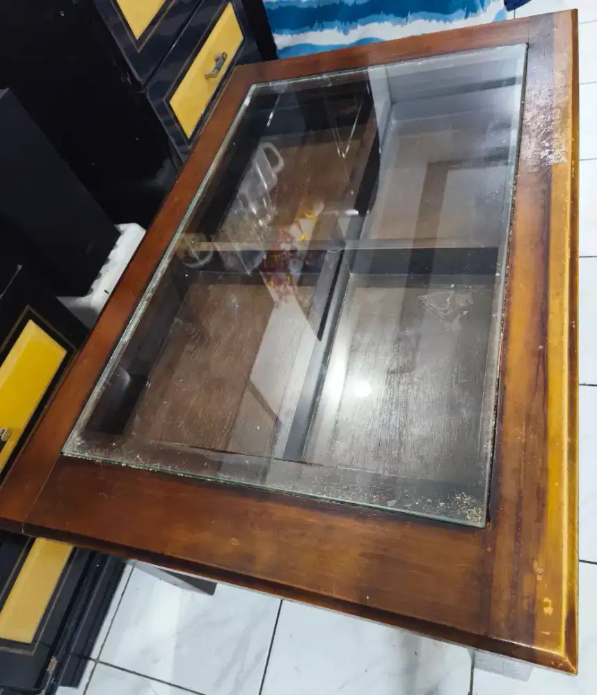 Meja tamu dari kayu jati kondisi sangat layak pakai