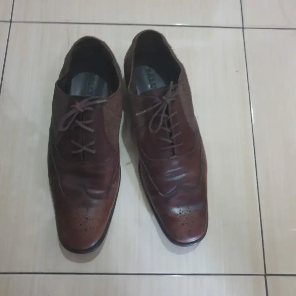 Sepatu pantofel kulit merek BALLY size 42