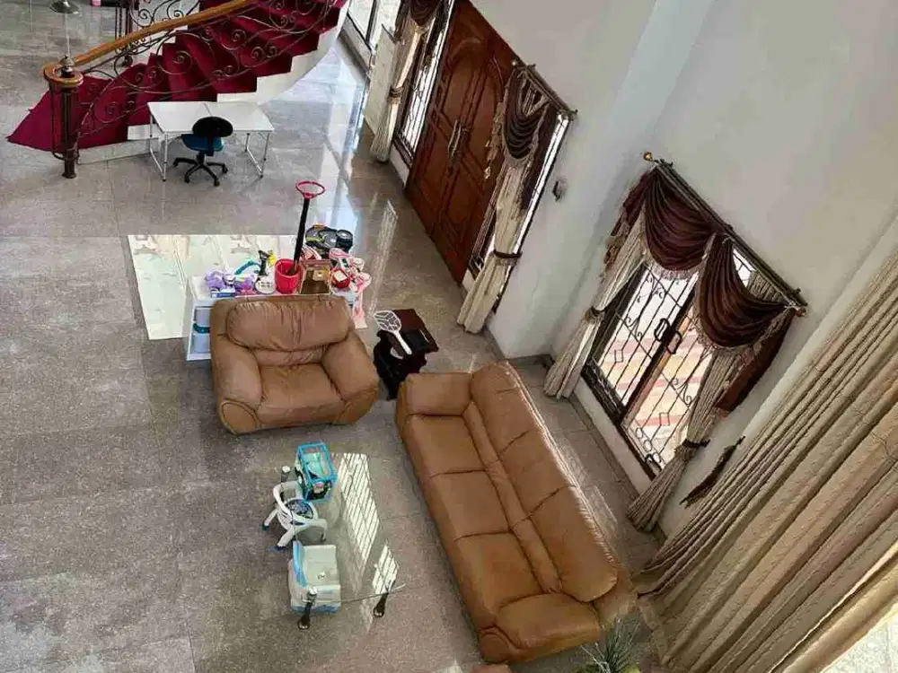 DIJUAL RUMAH HOOK JALAN UTAMA PERUMAHAN ROW DOUBLE WAY