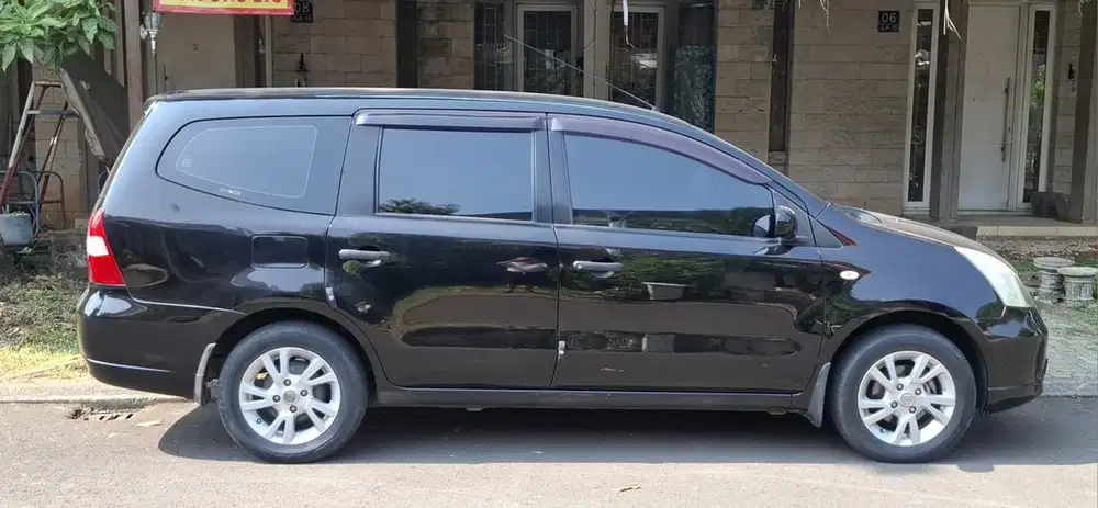 Nissan Grand livina 2011 Bensin