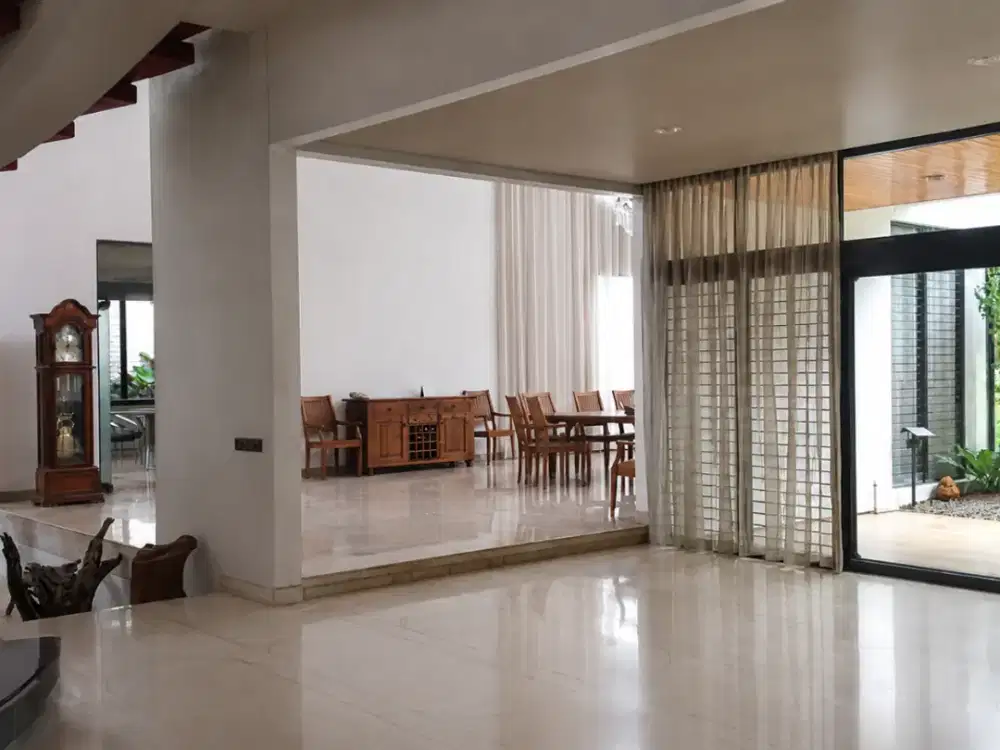 Jual rumah lama mewah dizamannya harga murah di ciumbeuluit bandung