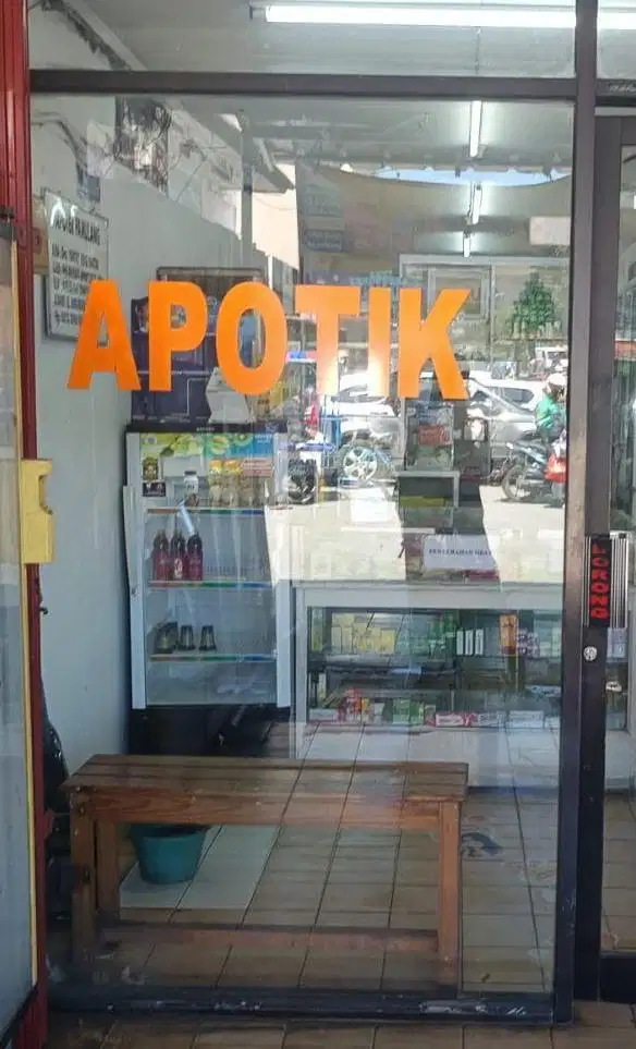 Pintu kaca bekas