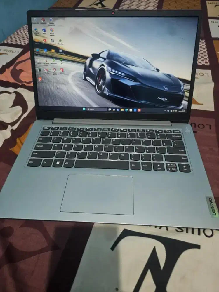 Dijual laptop merk Lenovo amd Ryzen 3 7320U 8/256Gb