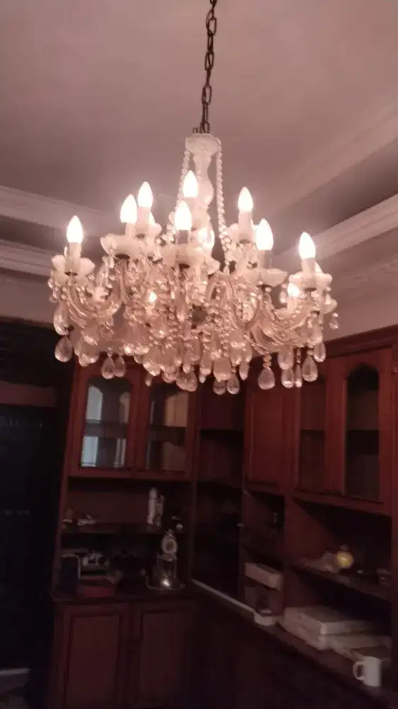 Lampu kristal antik