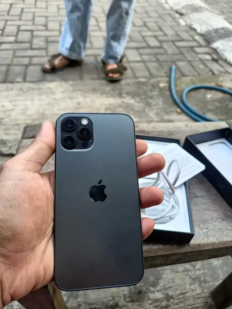 Ip iPhone 12 pro 256 iBox sein jual cepat