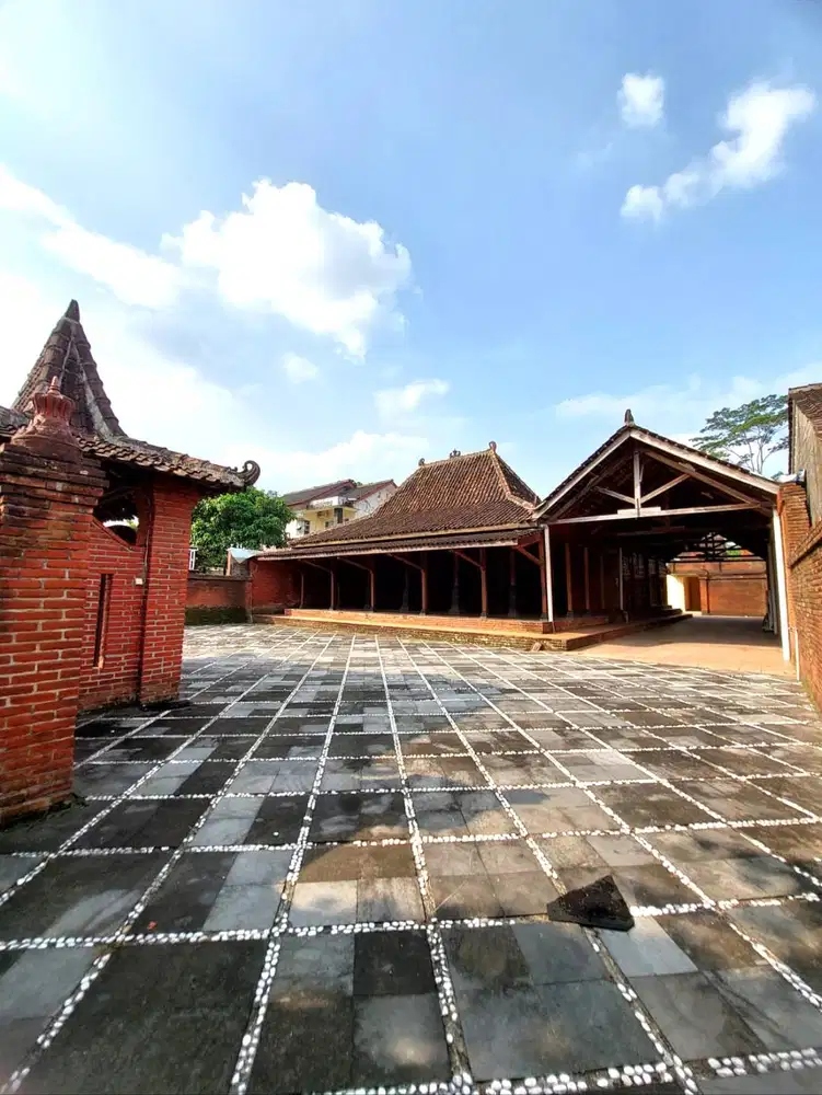 Rumah Joglo Etnik Halaman Luas di Wonolelo