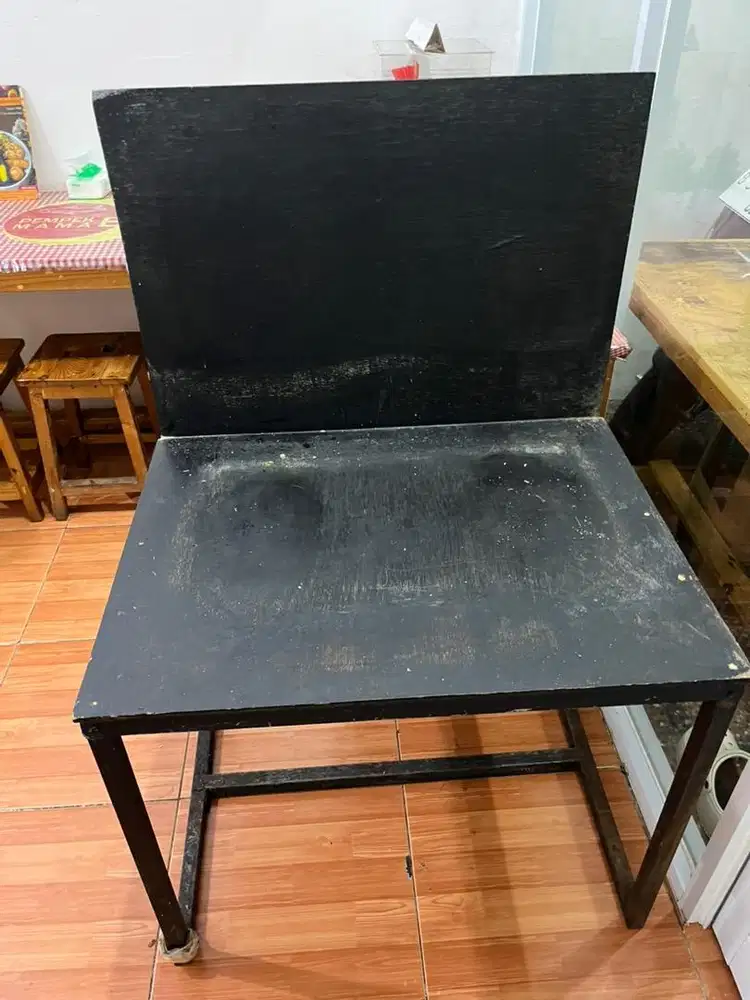 Meja Bekas Kompor
