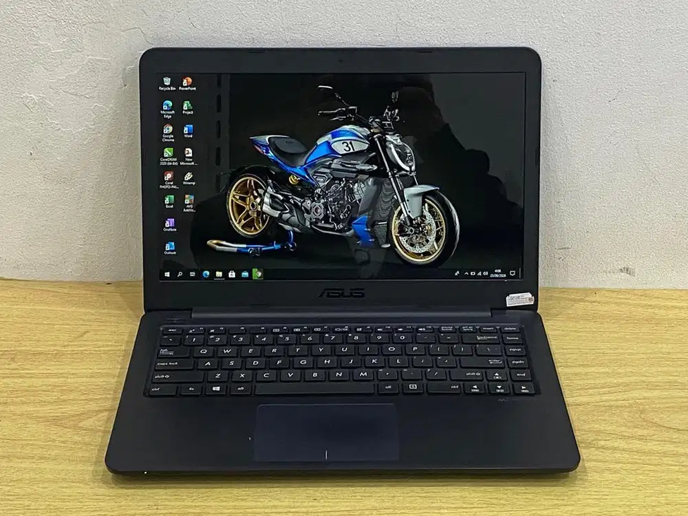 Laptop Asus Vivobook E402YA AMD E2 RAM 4/HDD 1 TB
