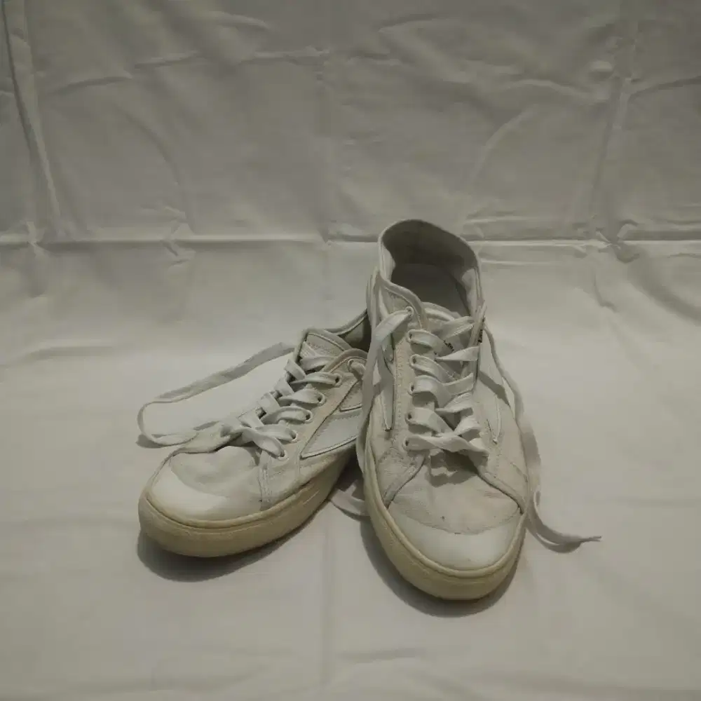 Sepatu kets full white ukuran 43
