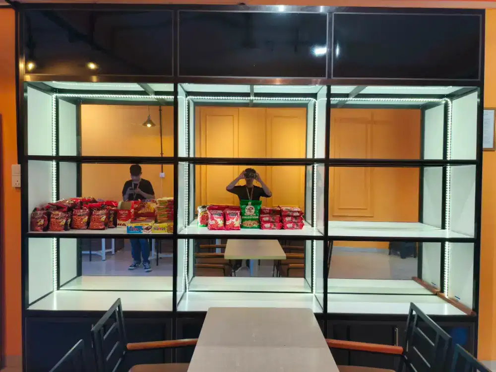 Lemari Display Produk