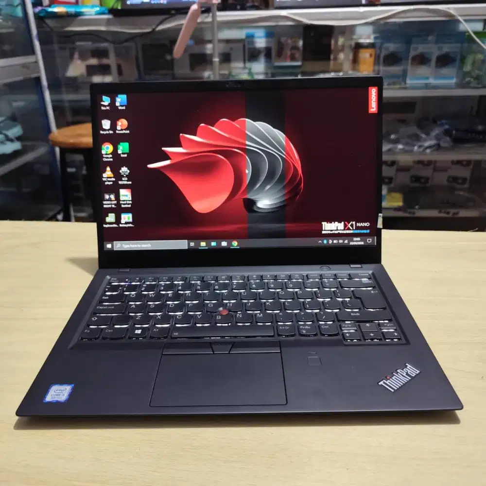 Laptop Thinkpad X1 Carbon RAM 16/256 SSD Muluss Siap Pakai