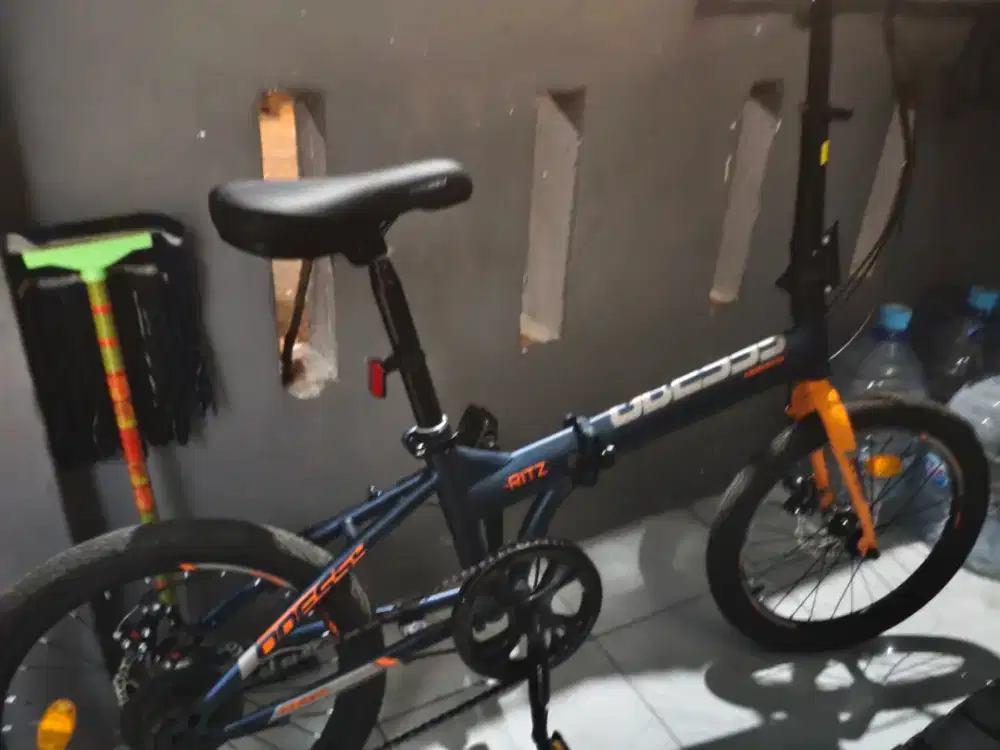 Sepeda lipat merek odessy
