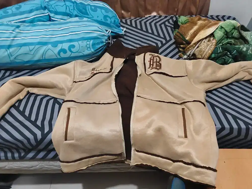 Jaket bulu warna coklat