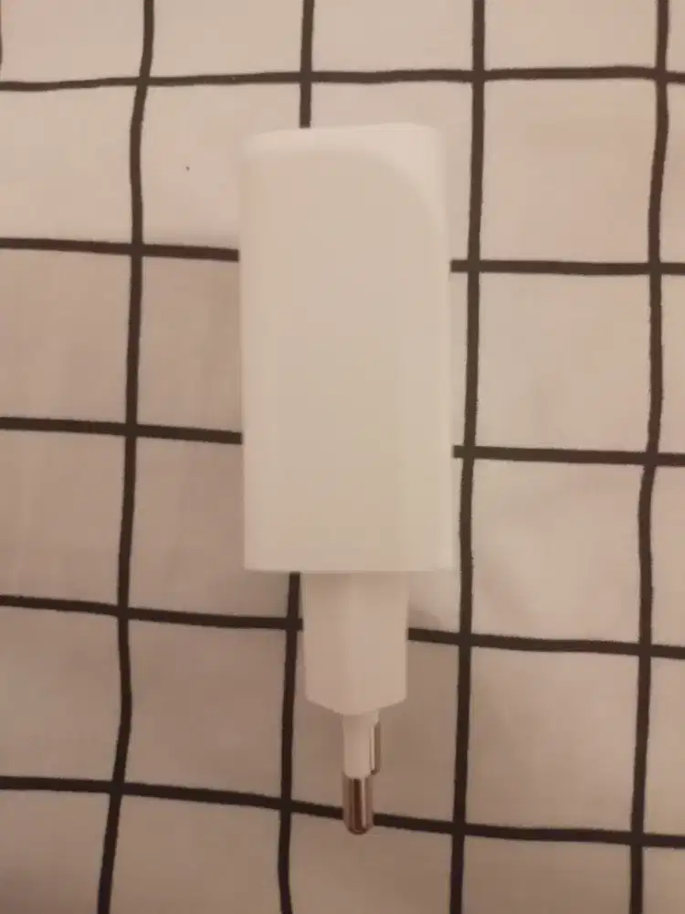 CHARGER 33 WATT FAST CHARGING