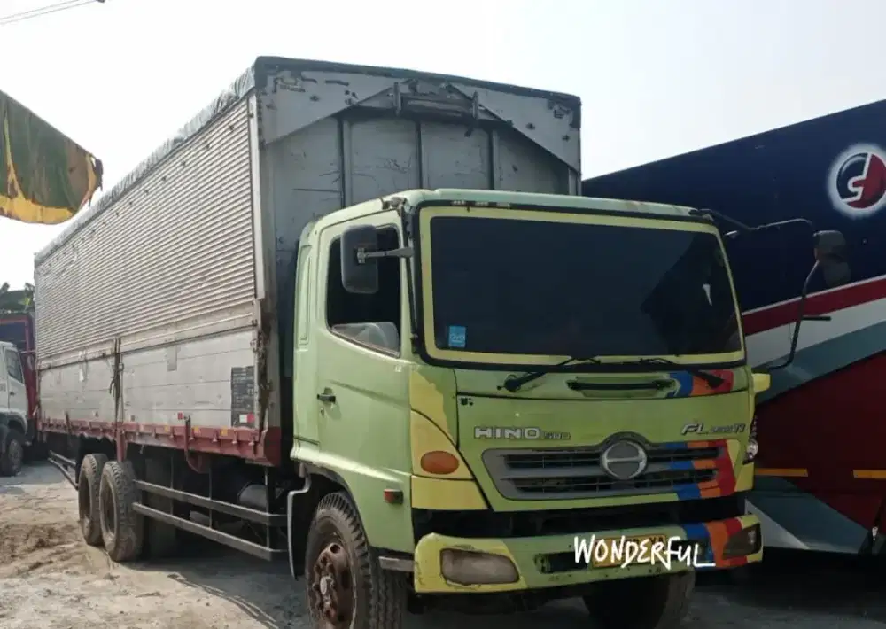 Hino Lohan Tronton 6×2 FL 235JW Wingbox 9.6m Ors Turbo Euro2 Bio Solar