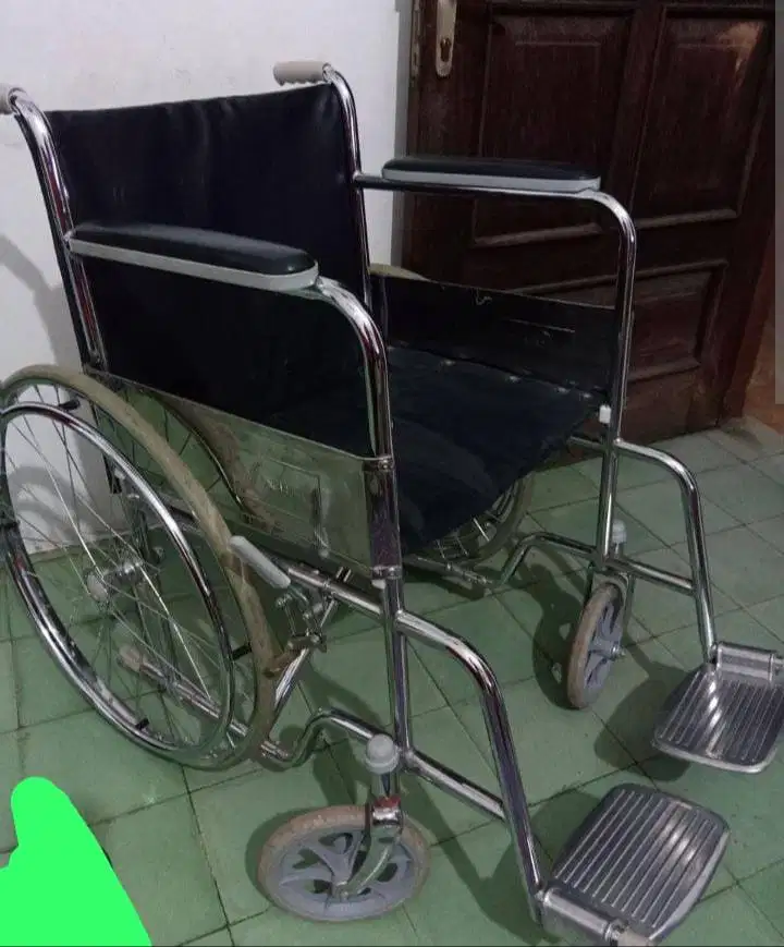 Kursi roda lipat aluminium