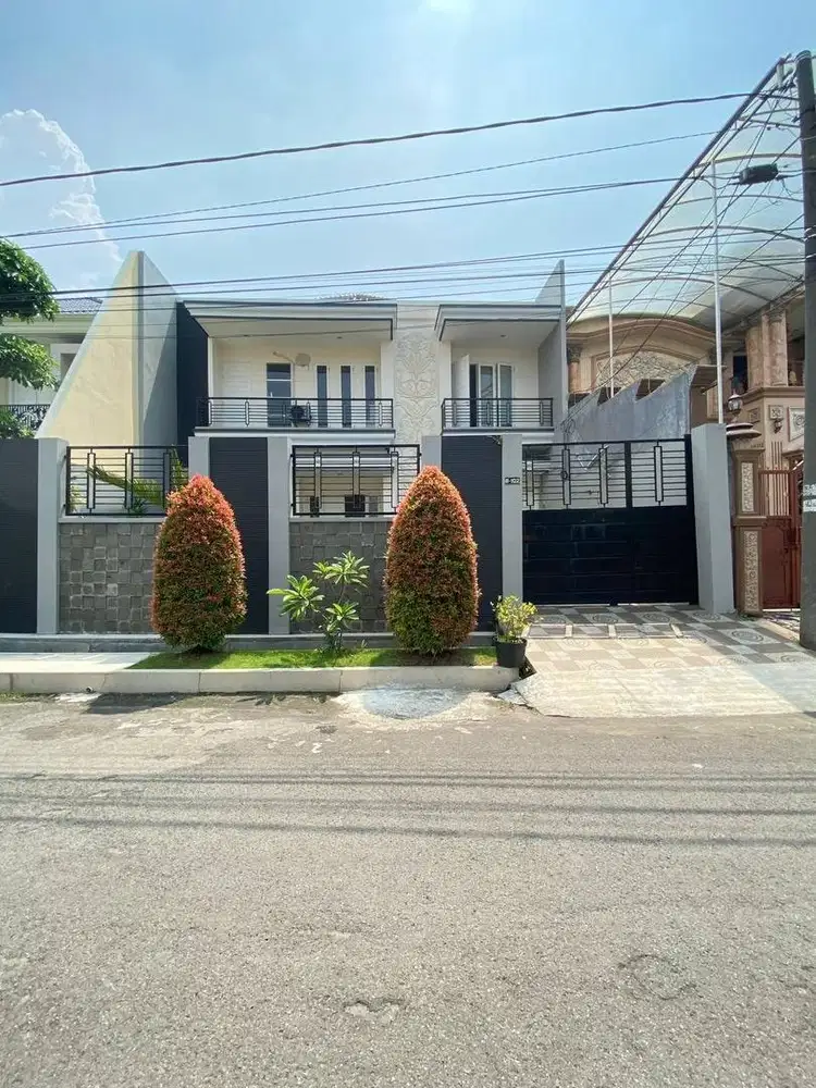 DIJUAL RUMAH DHARMAHUSADA MAS BOULEVARD TERAWAT SIRKULASI BAGUS