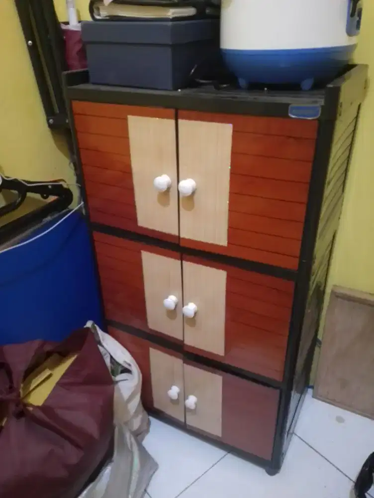 Lemari plastik 3 pintu