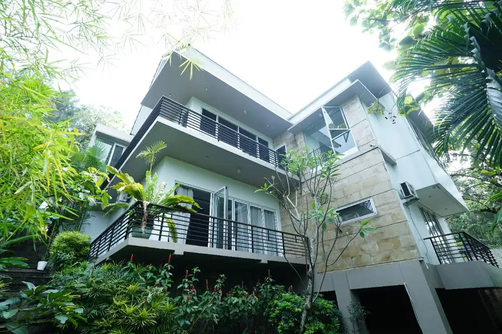 DISEWAKAN RUMAH DI SENTUL CITY FULLY FURNISHED