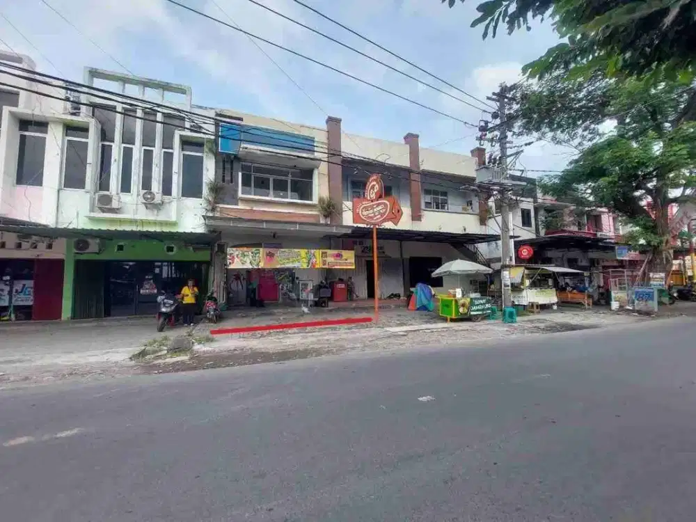ruko Laweyan Solo kota pinggir jalan besar strategis