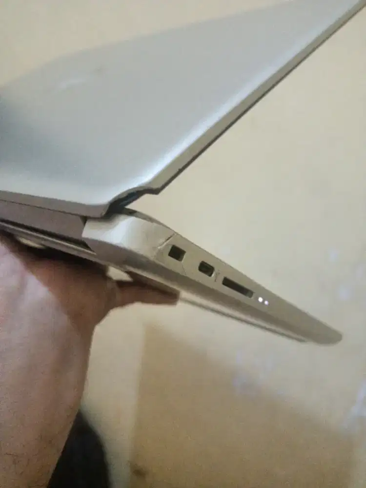 Lactop hp 14s-cf0 ram 8 HDD 1tb minus sperti d foto yg lain ny normal