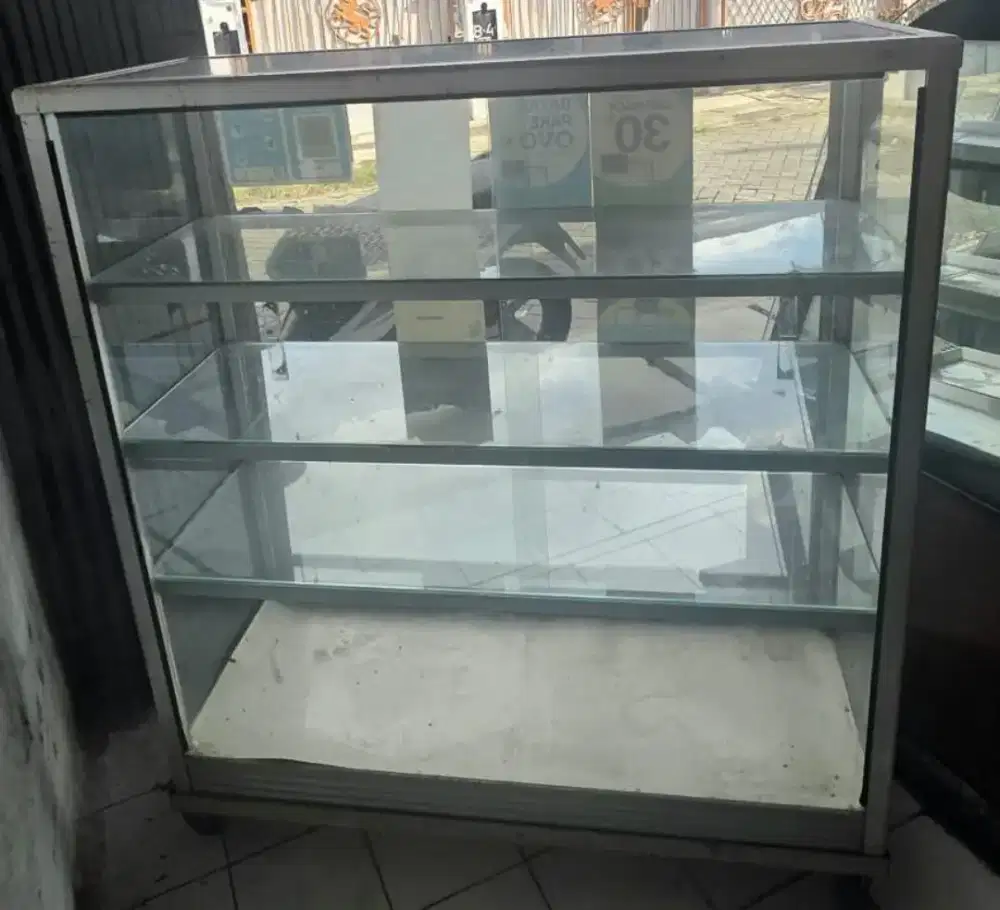 Preloved Rak Pajangan / Etalase Kaca Aluminium