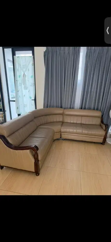 Sofa coklat kulit