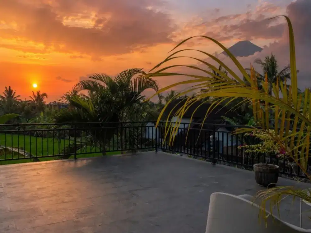 Villa with Rice Field, Sunset and Mountain View at Central Ubud