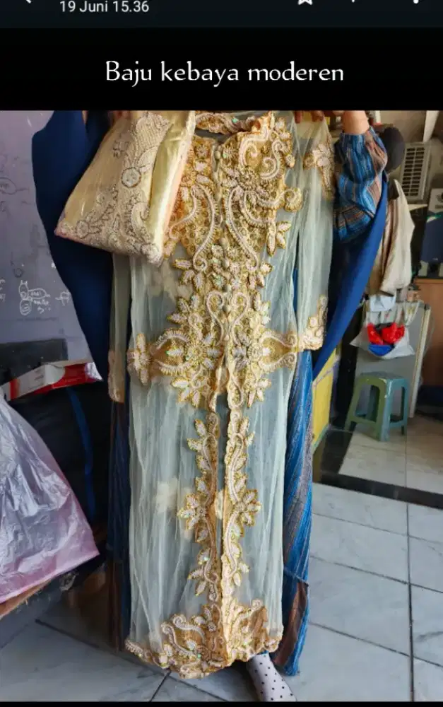 Baju kebaya modern