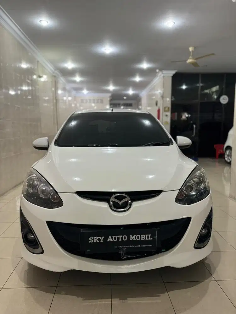 Mazda 2 Hatchback RZ Putih 2012