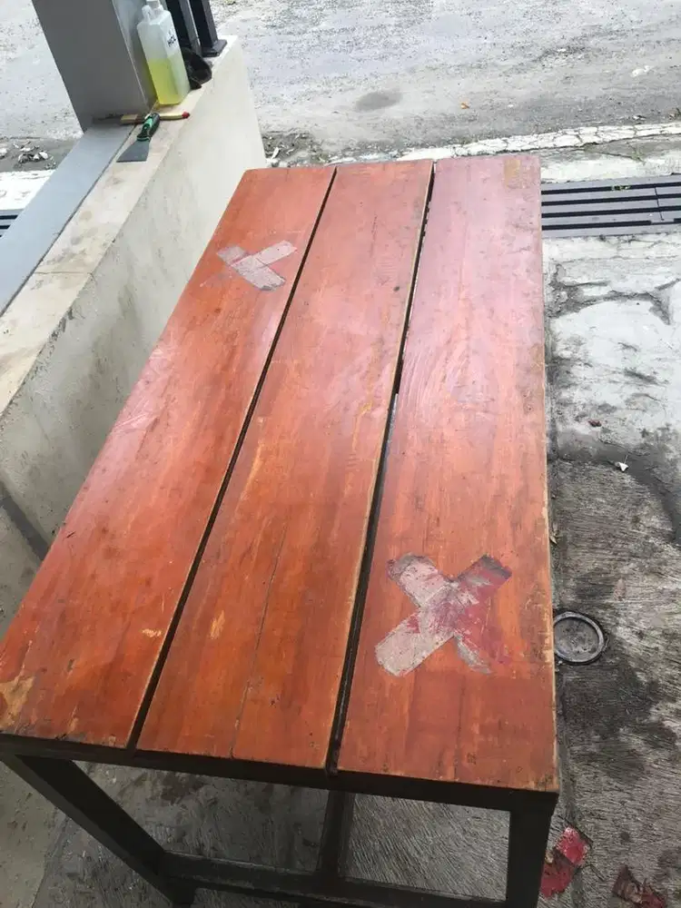 Meja kayu besi holo kokoh kuat