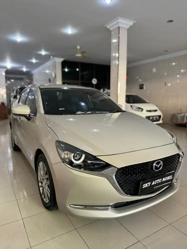 Mazda 2 GT Sedan Abu-Abu 2022
