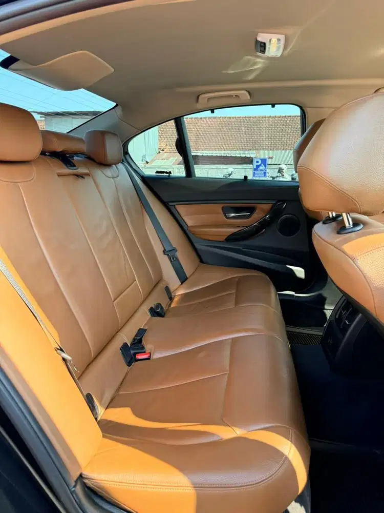 BMW 320i 2015 Bensin