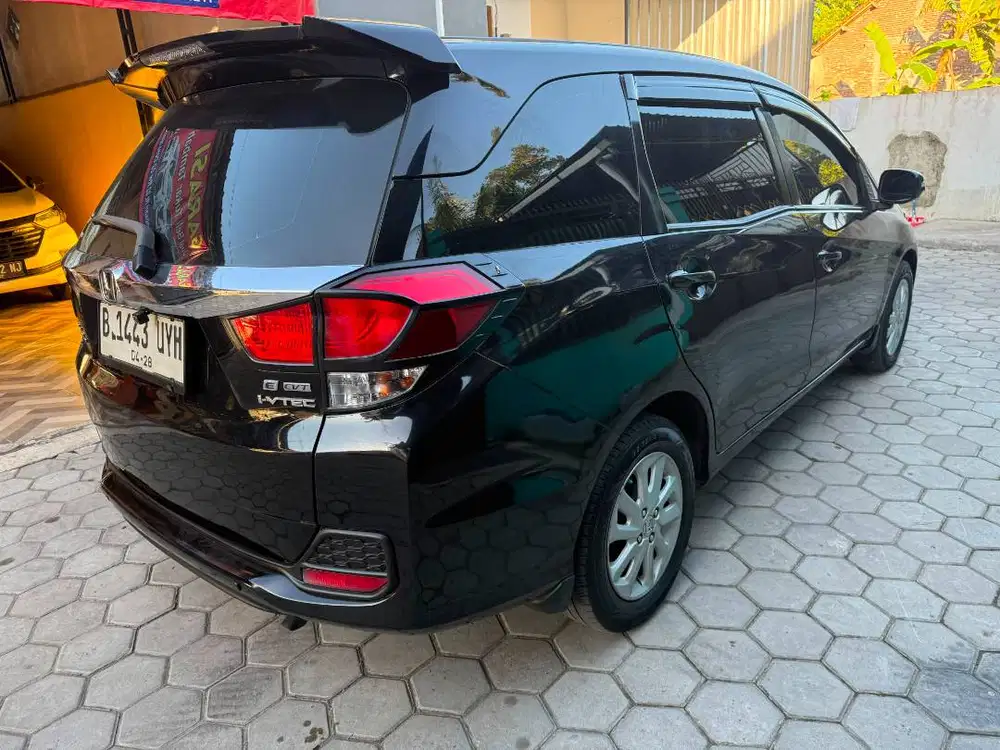 Mobilio E CVT Hitam Top