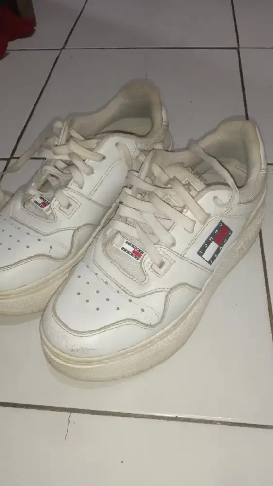 SEPATU TOMMY JEANS ORIGINAL PLATFORM SIZE 37
Beli di saudi orginal