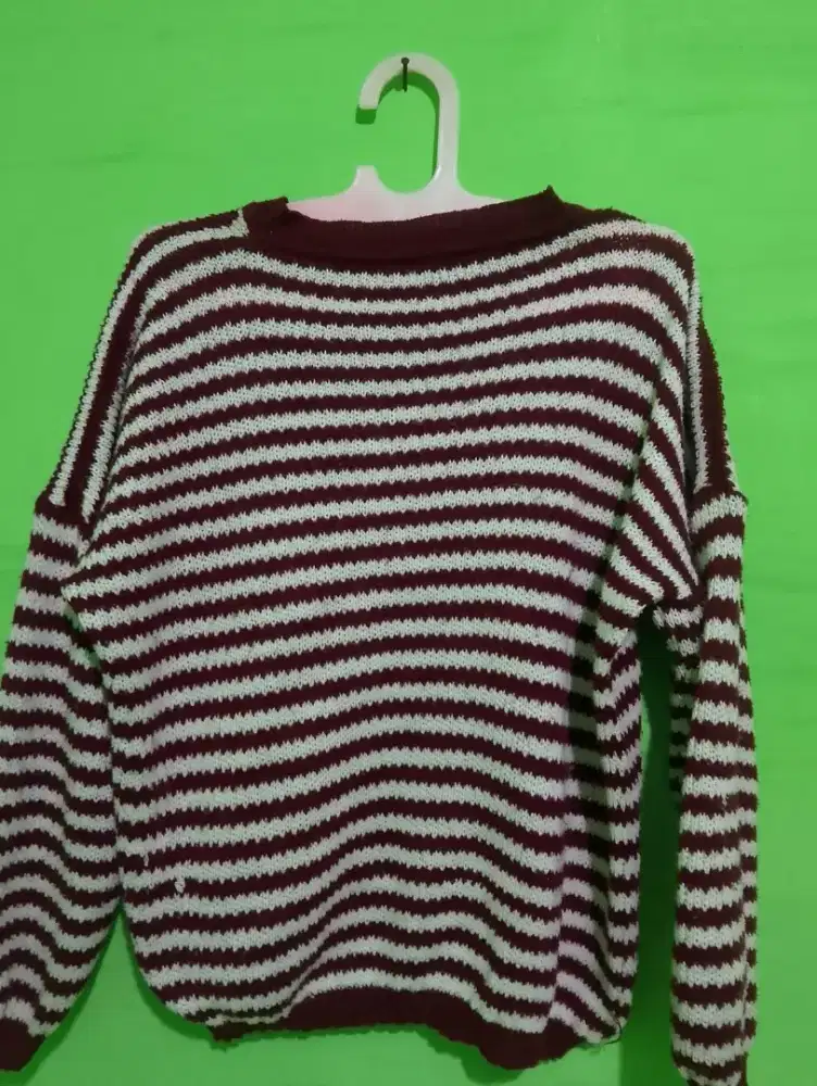 Sweater belang putih maroon