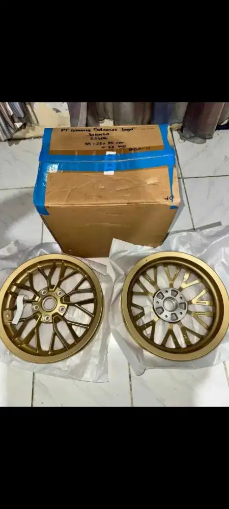 VELG ORIGINAL VESPA WARNA GOLD RING 12 VESPA SPRINT PRIMAVERA NEW BOX