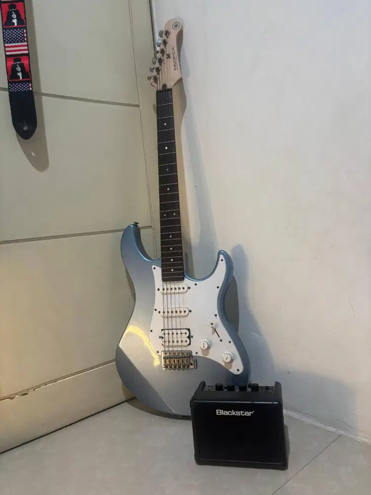 DIJUAL CEPAT yamaha pacifica 112j + mini amp blackstar 2.3