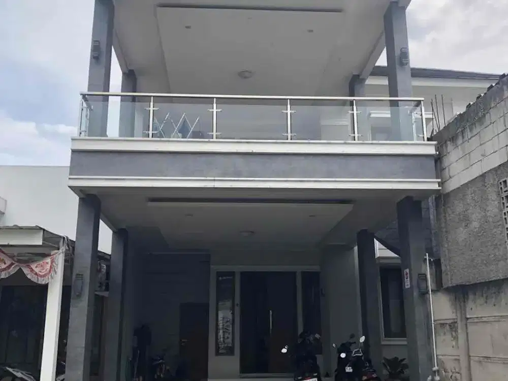 Dijual rumah Citra Grand Cibubur, Semi Furnished Lokasi Sebelah PIntu Toll Jatikarya
