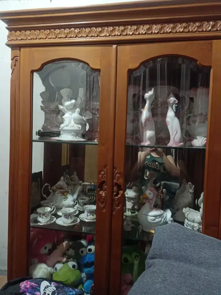Lemari Hias Kayu Jati