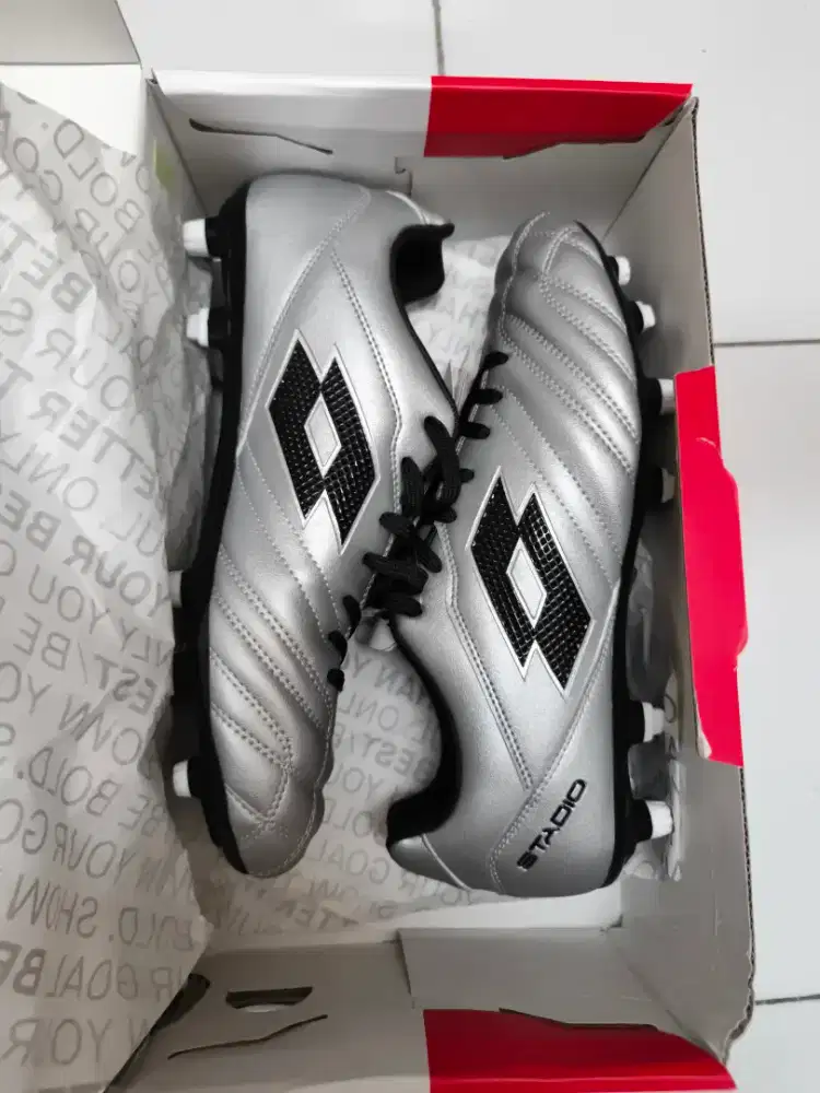 Sepatu bola Lotto original