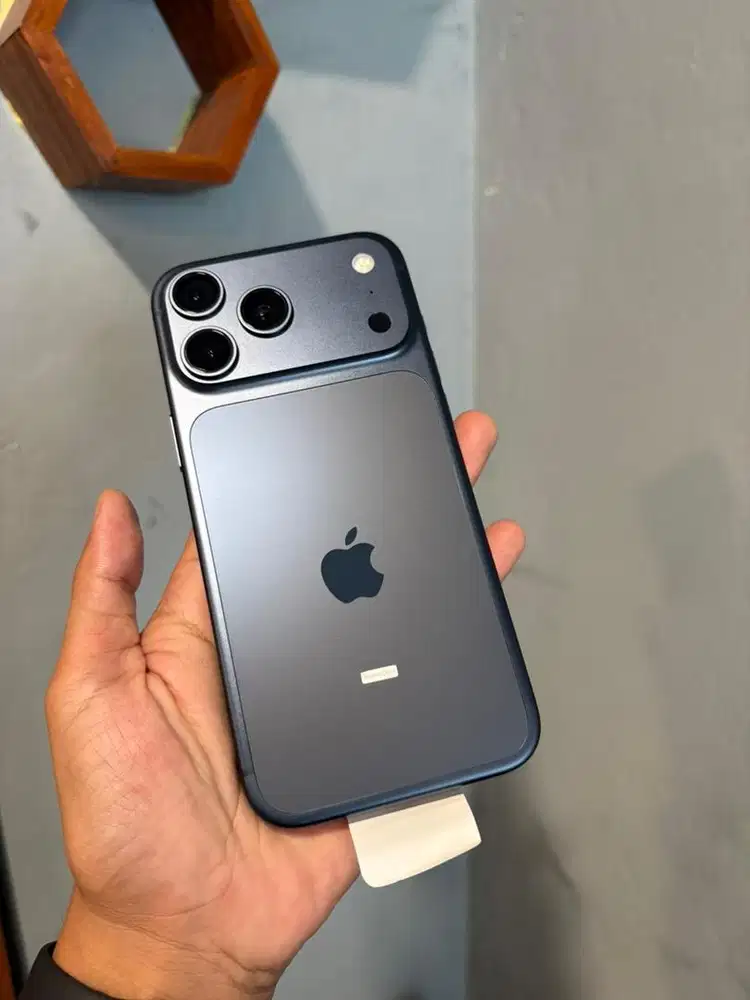 Iphone 17 Promax 256gb iBox Deep blue. Bh 100%, like new. TT bisa