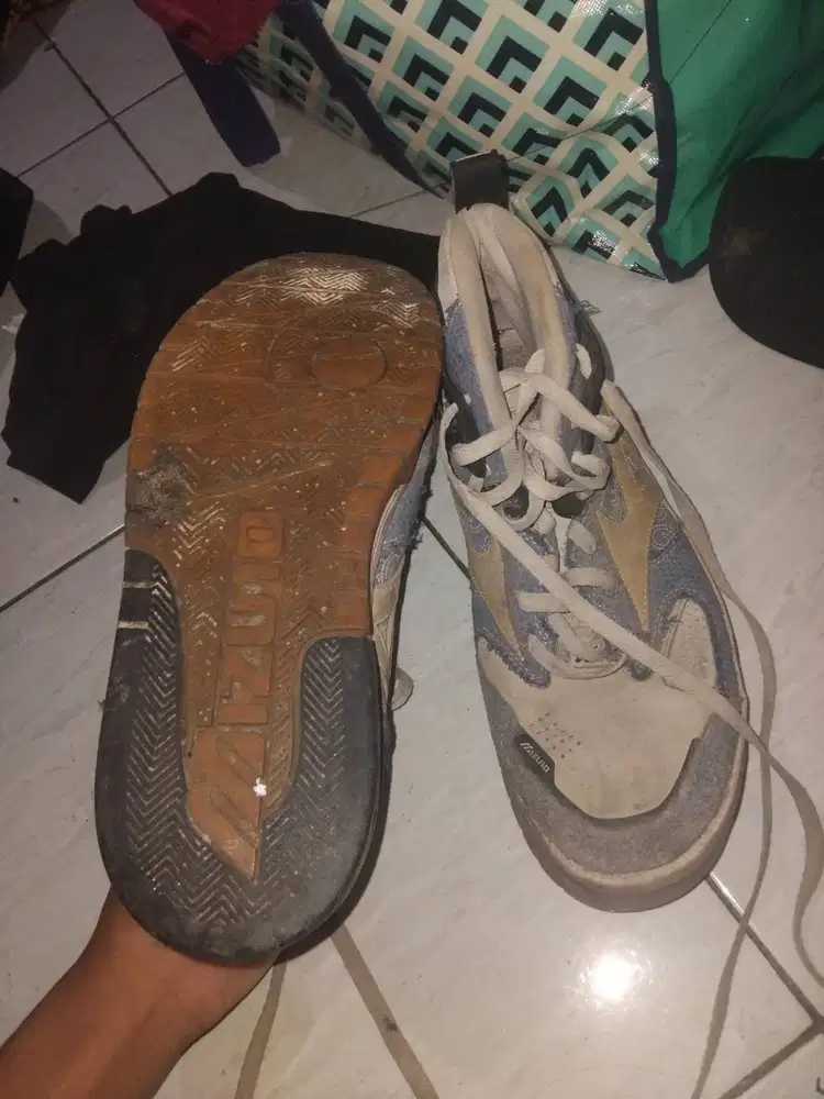 jual sepatu bekas brand mizuno