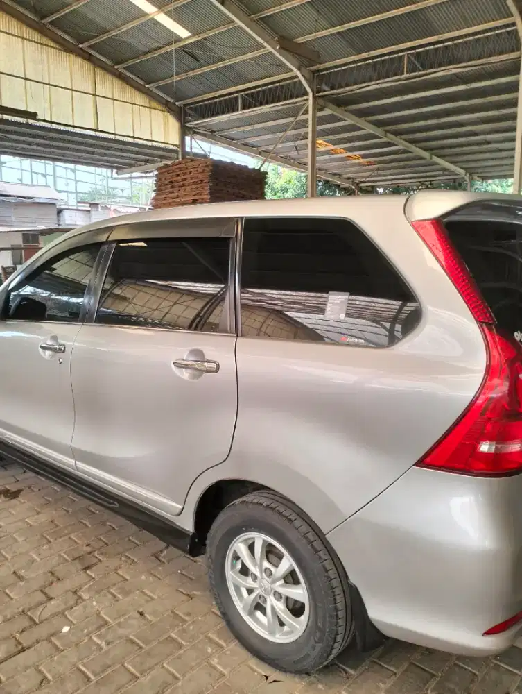 Bengkel khusus pasang kaca film mobil