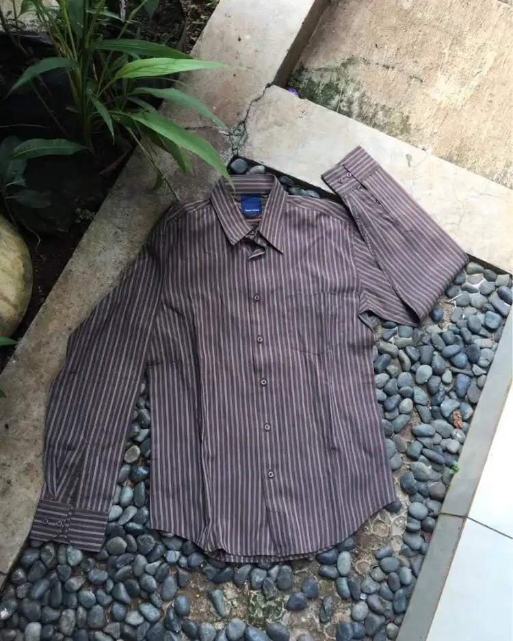 Kemeja strip stanley adams