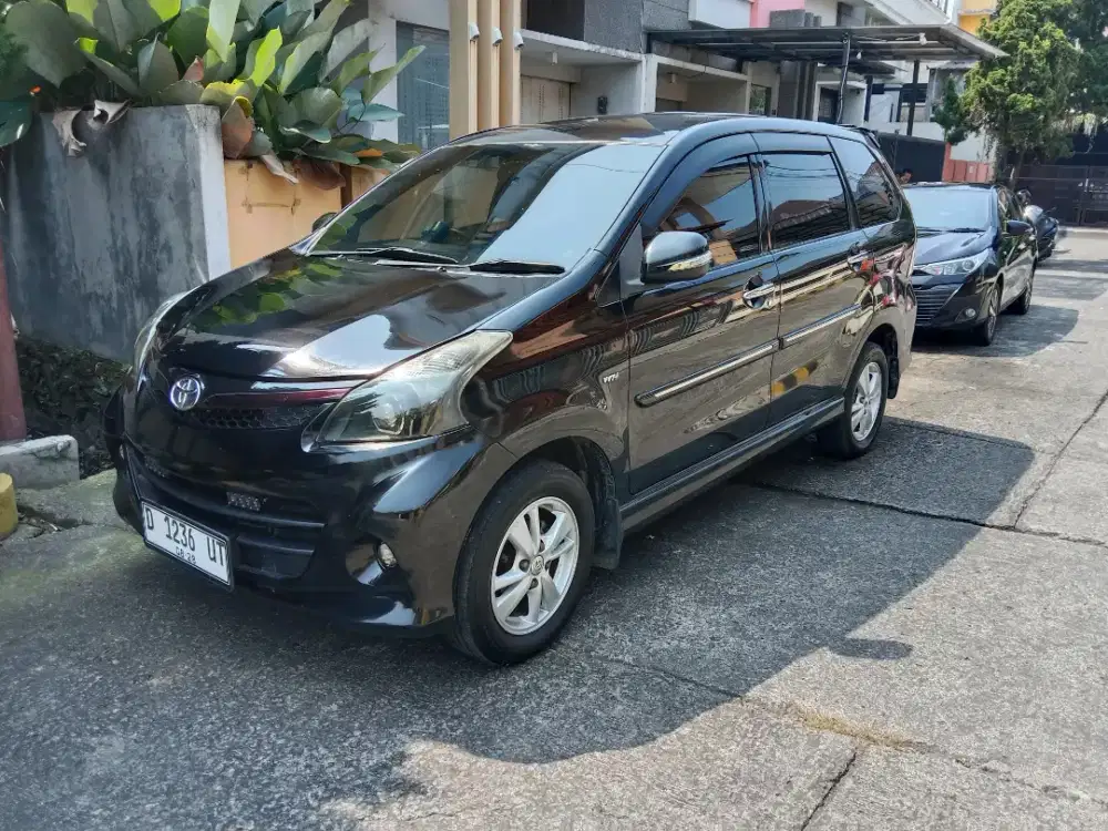 Toyota veloz 2013 matic DP 13 juta